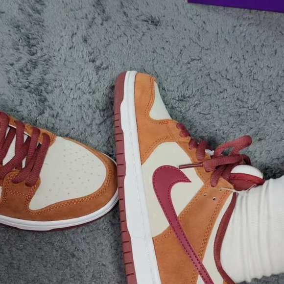 Nike Dunk - Picture 4 of 6